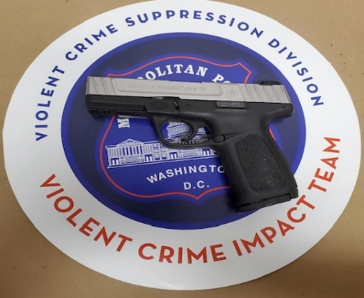 DCPoliceDept's tweet photo. In the last week, #DCPolice officers removed 77 illegal firearms from the streets of #DC and out of the hands of criminals.
#FirearmsFlashback https://t.co/q6nJGA6nkr