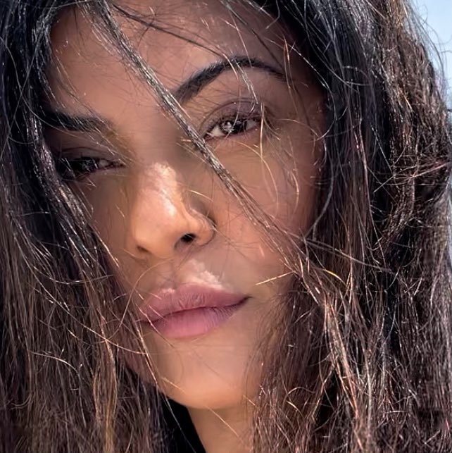 thesushmitasen's tweet photo. “Leaders keep their eyes on the horizon, not just on the bottom line” ❤️

#WarrenGBennis 
Have a beautiful day…LEAD!!🤗👊 https://t.co/LyYn7Q3OpF