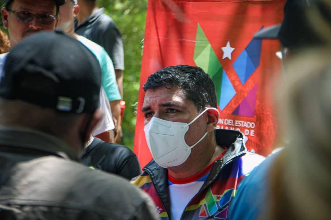 Sofi_256lp's tweet photo. El Sistema 1x10 del Buen Gobierno impulsado por el presidente @NicolasMaduro continúa dando respuestas al pueblo, este miércoles el gobernador @JEHYSONGUZMAN hizo entrega de 3 transformadores para comunidades rurales del municipio Antonio Pinto Salinas.

#MaduroPuebloTrabajador https://t.co/9Y6hELBWD4