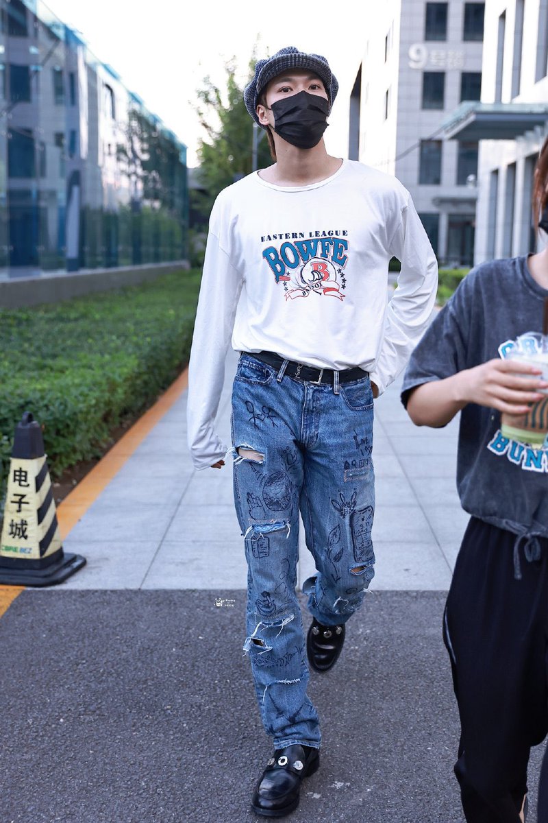 UnoSantacool's tweet photo. I’m clumsy so whatever I do I fall, this body also falls on you)
Uno Santa Cute
#UnoSanta
#SANTA_dancingking
#INTO1Santa
#Santa_worldchampion https://t.co/LSNcMP0rQk