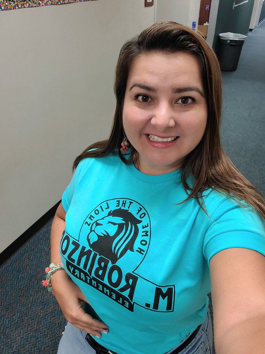 Ms_VillamizarBL's tweet photo. Team picture day! #FirstGradeTeacher #FirstGradeTeam #BilingualTeacher #MRobPRIDE #WhereAdventureAwaits @MRobinsonElem @CyFairISD #usie https://t.co/8Y2Vwh1B1L