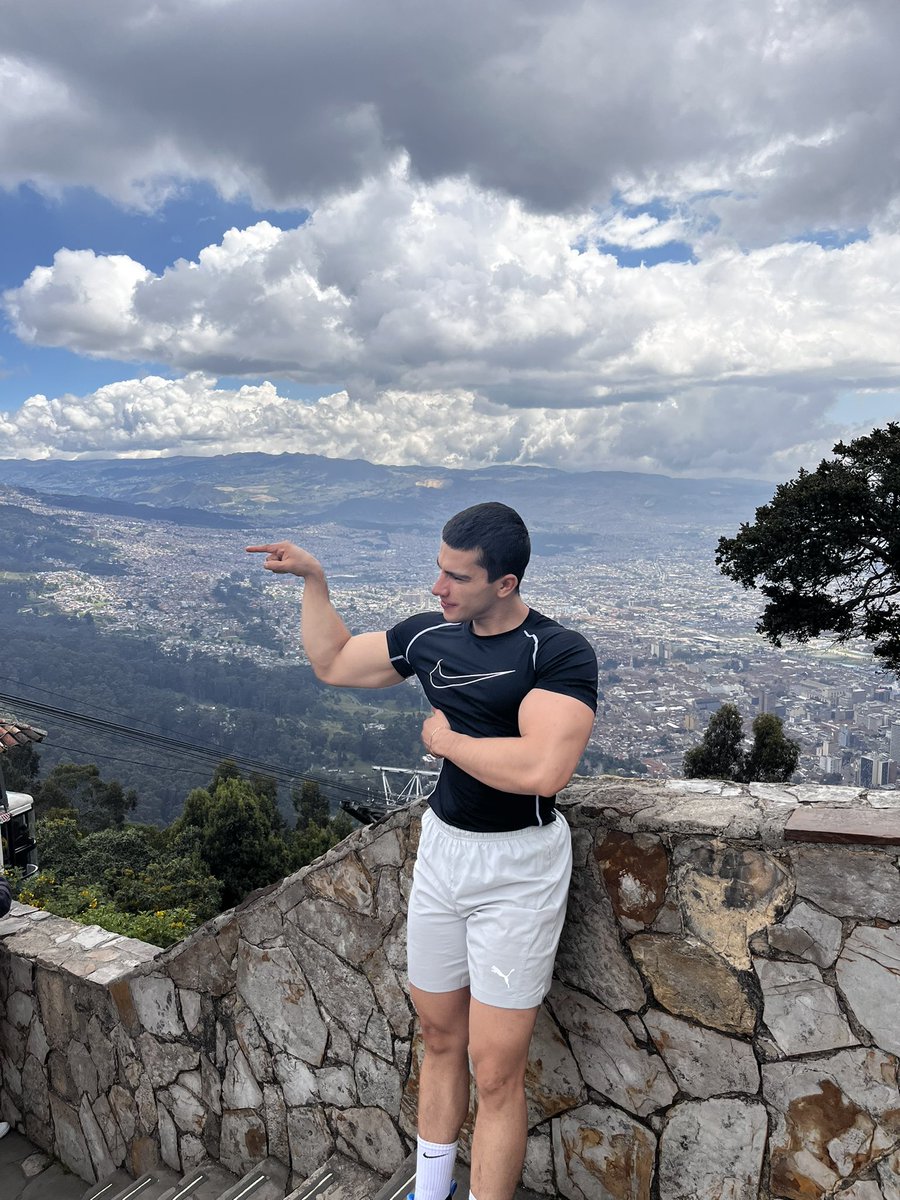 adanlpm2's tweet photo. Vive cada momento de tu vida al máximo 💪🏻💪🏻 https://t.co/sggZfgWJff