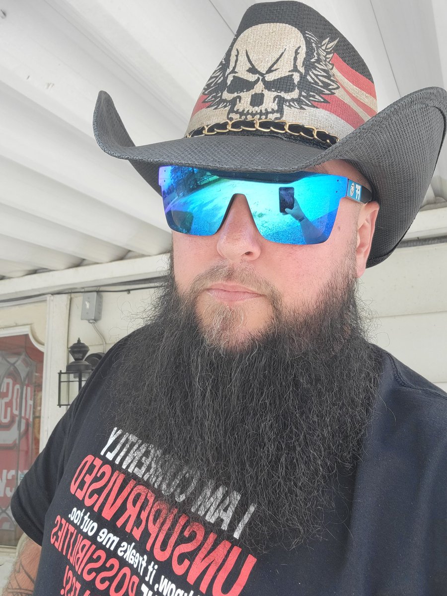 RealKettlehake's tweet photo. New hat kicks ass!! https://t.co/Yd6WqcrlSV