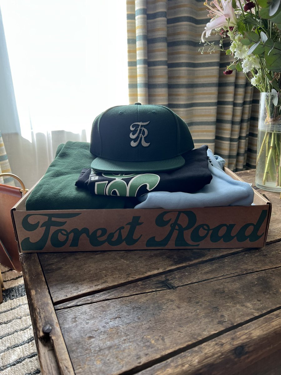 JohnzoWest's tweet photo. Massive thanks to my brother and brew guru Pete and the crew at @ForestRoadBrew for an incredible hang! 🙌🏼💚🍻 https://t.co/KOioHAr7p1