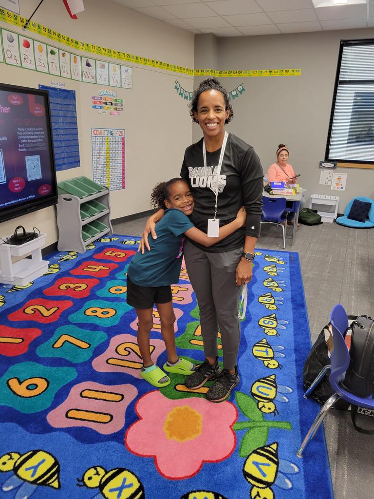 aujones's tweet photo. Jones 1st Meet-the-Teacher https://t.co/jVAYJLktu1