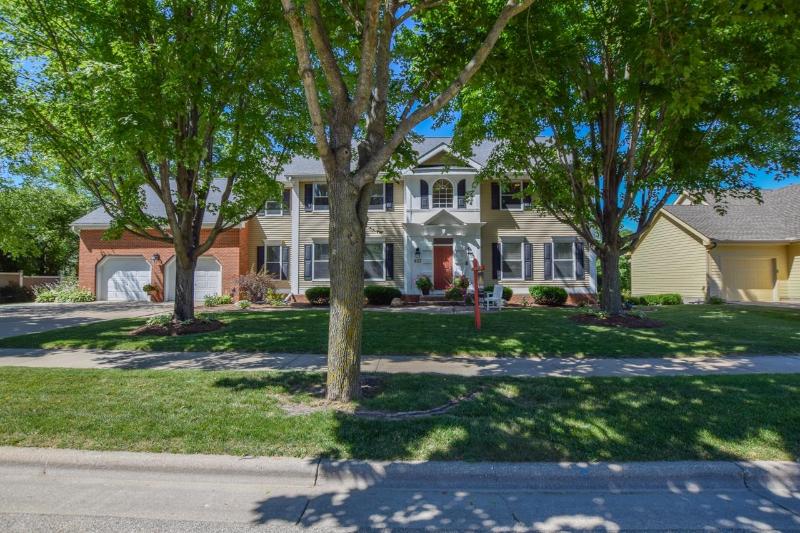 AnnetteTandeR's tweet photo. Ready for a change? This 4 BD/ 5 BA in Madison won't be on the market long.  https://t.co/DpPz7jBOel https://t.co/HCNypfCmEJ
