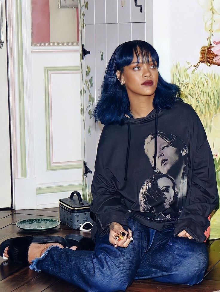 comfortriri's tweet photo. Blue haired Rihanna is---- 😩 https://t.co/KrcdFTrrIe