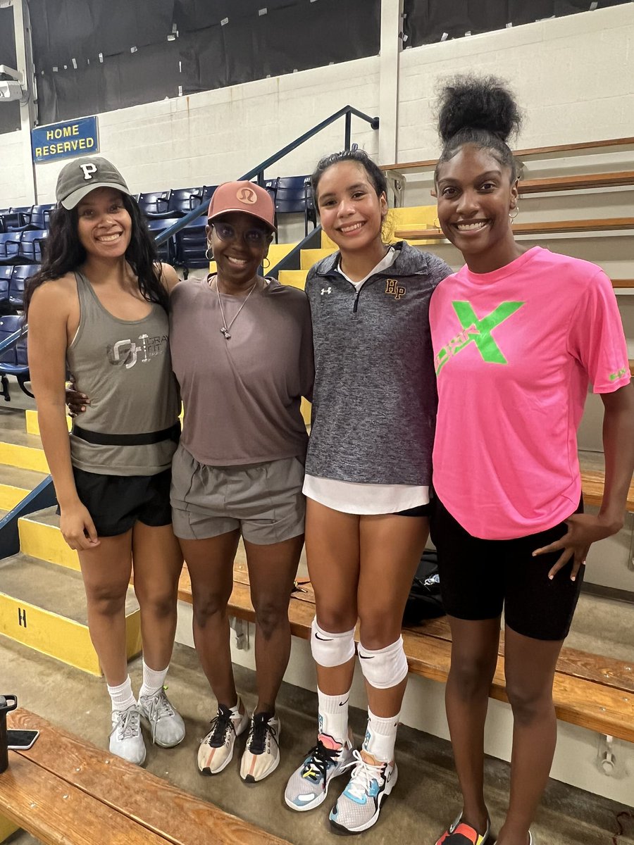 grayfittraining's tweet image. Loving the legacy! #wewerk #grayfittraining @bellacampos77 🏐