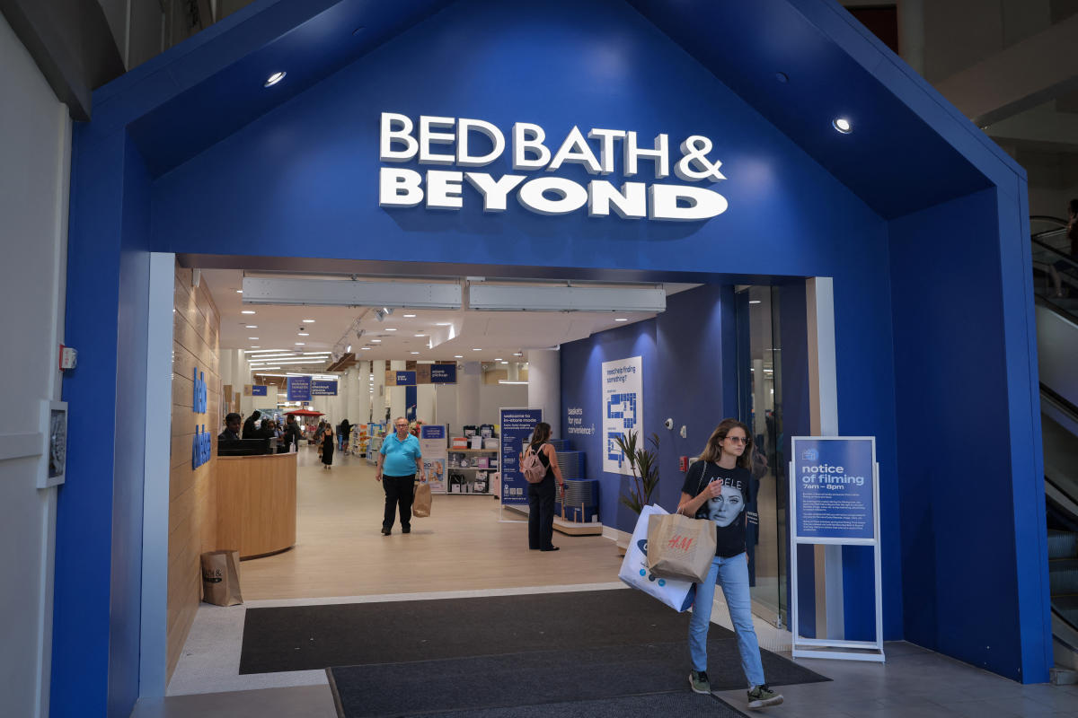 YahooFinance's tweet photo. Ryan Cohen files to sell entire position in Bed Bath & Beyond https://t.co/kHm2neqr1z by @MylesUdland https://t.co/xNKQrBZsJG