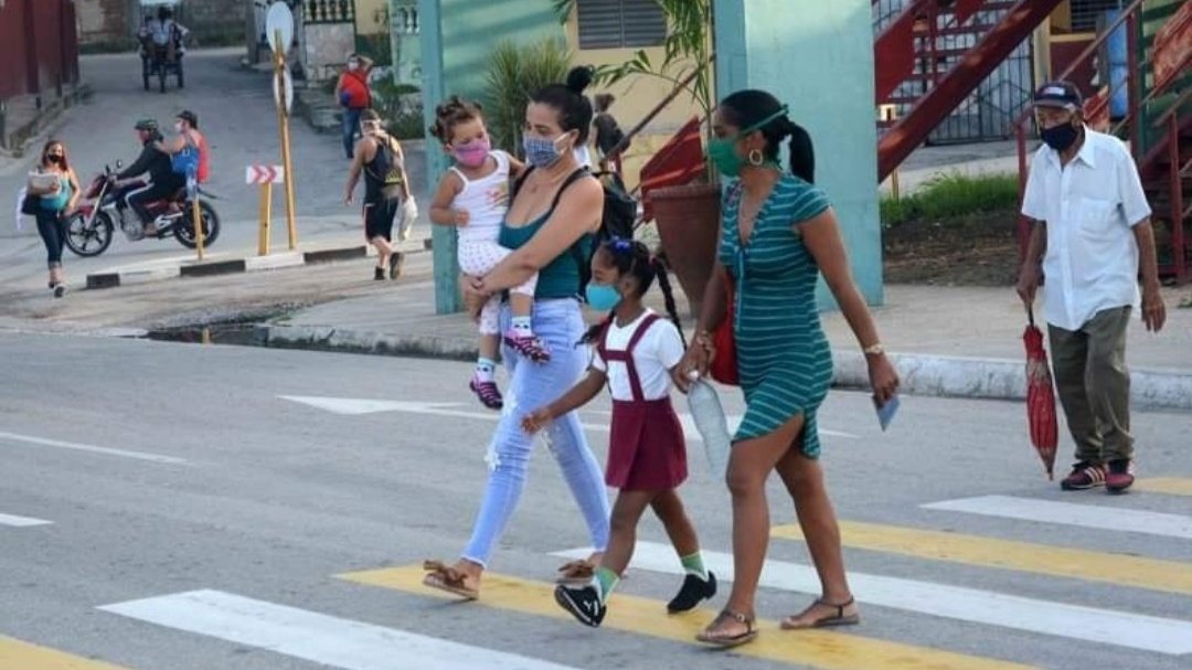 Hoy celebramos el día mundial del #PEATÓN para hacer conciencia de la cultura vial ya que son el eslabón más débil en los actores viales. #Cuba #SanctiSpíritus <a href="/DiazCanelB/">Miguel Díaz-Canel Bermúdez</a> <a href="/DrRobertoMOjeda/">Dr. Roberto Morales Ojeda</a> <a href="/MMarreroCruz/">Manuel Marrero Cruz</a>