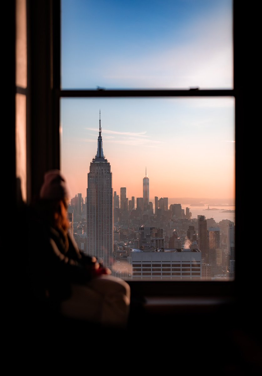 ‘Somewhere between living and dreaming, there’s New York.’

Dream State is available on <a href="/SuperRare/">SuperRare</a> 💎