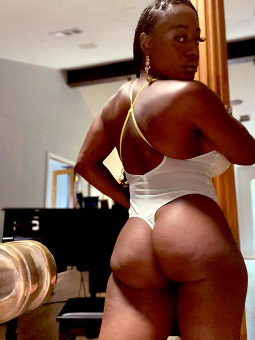 Picture me sitting on your face https://t.co/rdcD6U9542 #HumpDay #ebonygoddess #facesitting #kelliprovocateur<a href="/tag/humpday"class="tags"><span>#humpday</span></a><a href="/tag/fitness"class="tags"><span>#fitness</span></a><a href="/tag/findom"class="tags"><span>#findom</span></a><a href="/tag/ebonygoddess"class="tags"><span>#ebonygoddess</span></a><a href="/tag/facesitting"class="tags"><span>#facesitting</span></a>