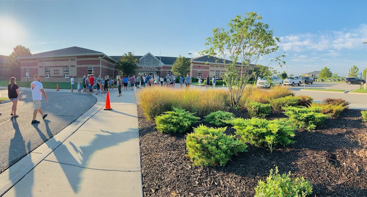 PCESMustangs's tweet photo. And we are off! Happy new school year! Here are a few photos from this morning at Prairie Creek.
#PCESmustangs #Learn230 https://t.co/xTRgQ6jiTP