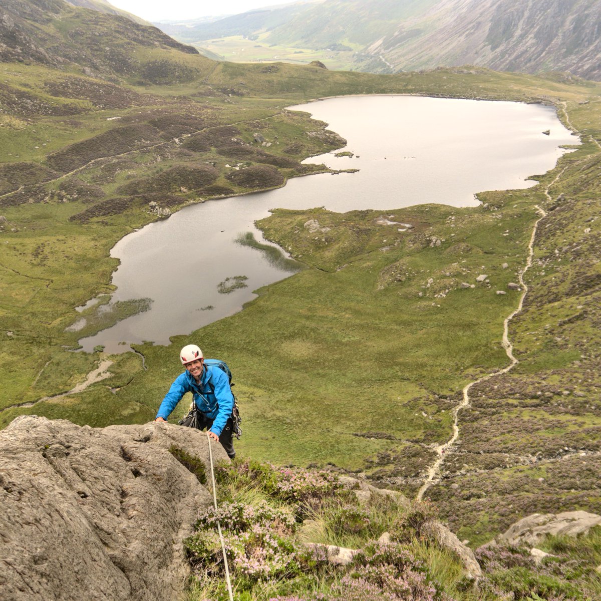 This week I have been delivering a 4day Trad climbing course with the help of MCI trainee Peter. Today we climbed the classic Hope on Idwal Slab. Great to see fellow <a href="/the_AMI/">The AMI</a> member <a href="/RoamMtns/">Rebecca Coles</a> among the many teams on the crag. #climbing #rockclimbing #climbinginstructor