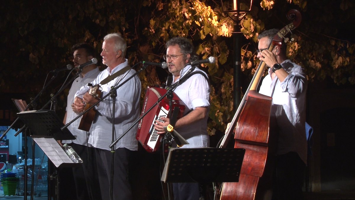 Som a Santa Coloma de Farners cobrint el concert d'Els Pescadors de l'Escala dins la programació dels 'Dimecres a la Fresca'.

Ben aviat us oferirem el resum del més destacat al web de La Selva TV.