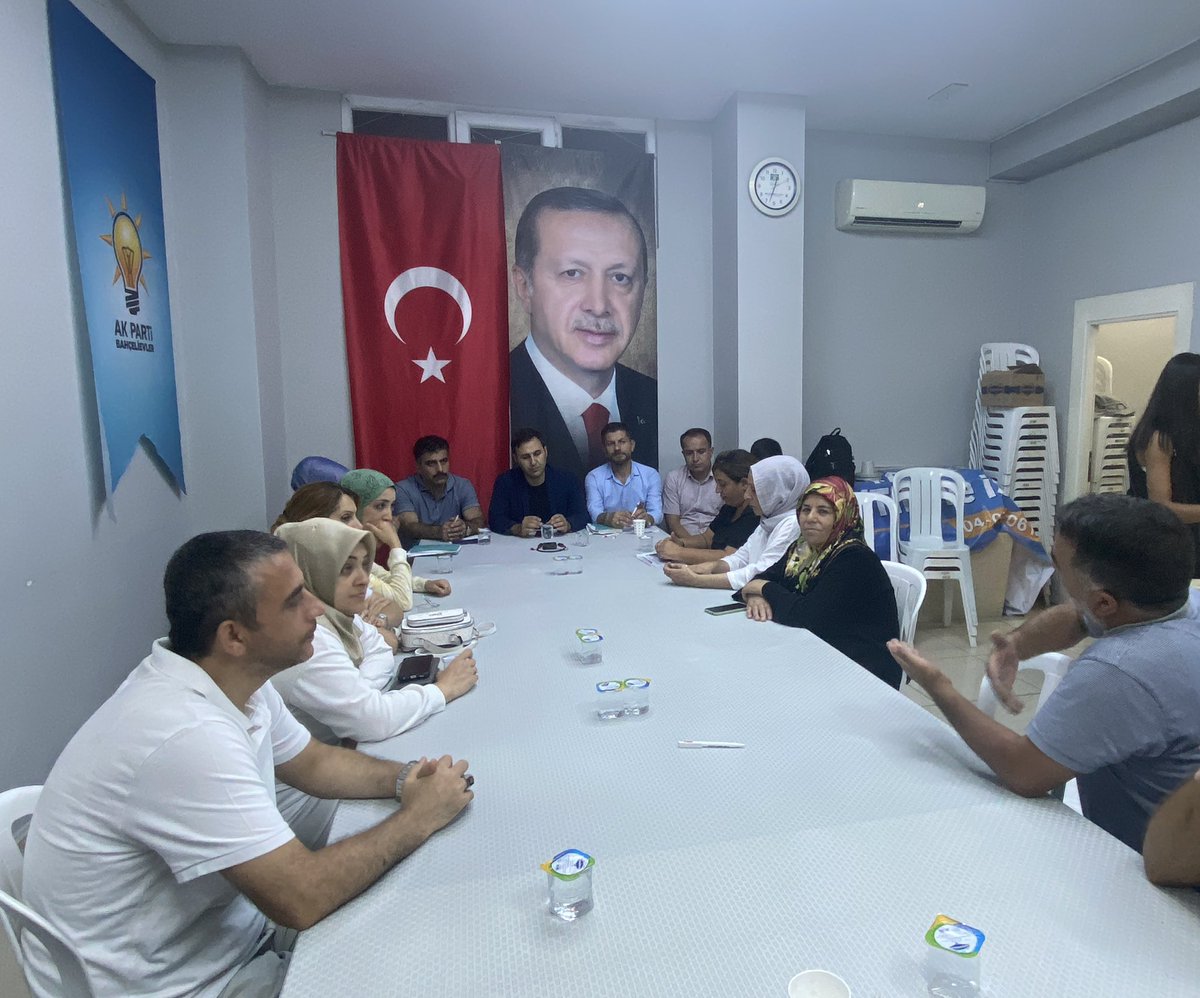 zbaydan's tweet photo. Şirinevler mahallesi haftalık toplantımızı İlçe Başkanımız Fatih TUNA İlçe Başkan yardımcımız Turan AĞ ve yönetim kurulu üyelerimizle birlikte gerçekleştirdik. 

Alınan kararlar hayırlara vesile olsun inşallah. 🇹🇷 https://t.co/NSrxpg2Csq