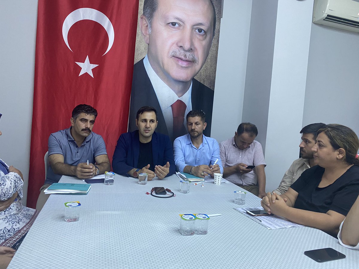 zbaydan's tweet photo. Şirinevler mahallesi haftalık toplantımızı İlçe Başkanımız Fatih TUNA İlçe Başkan yardımcımız Turan AĞ ve yönetim kurulu üyelerimizle birlikte gerçekleştirdik. 

Alınan kararlar hayırlara vesile olsun inşallah. 🇹🇷 https://t.co/NSrxpg2Csq