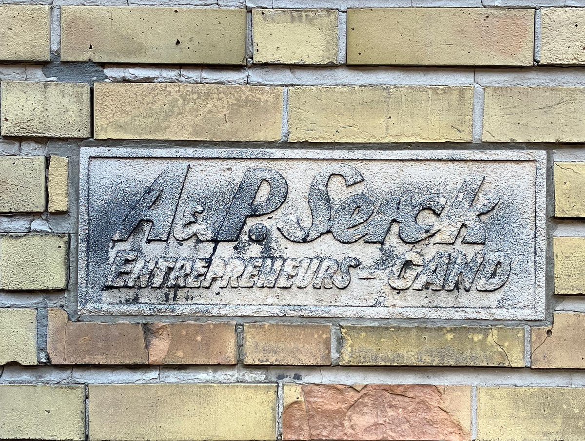 type_press's tweet photo. Typography in Gent #typography #lettering #gent https://t.co/PUBp96H69v