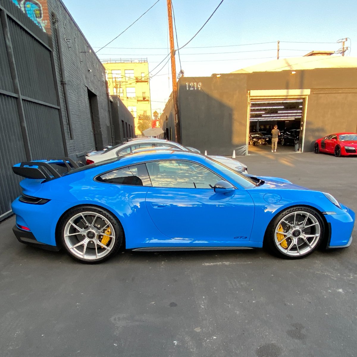 Kuruma_NFT's tweet photo. Good times at the @pitandpaddock Pre-Monterey Car Week Invitational held at @autoconduct!
#kurumanft #kurumaverse #pitandpaddock #autoconduct #montereycarweek #carweek #supercar #exoticcar #dtla #losangeles #goodtimes https://t.co/Ei4BbmiNbD