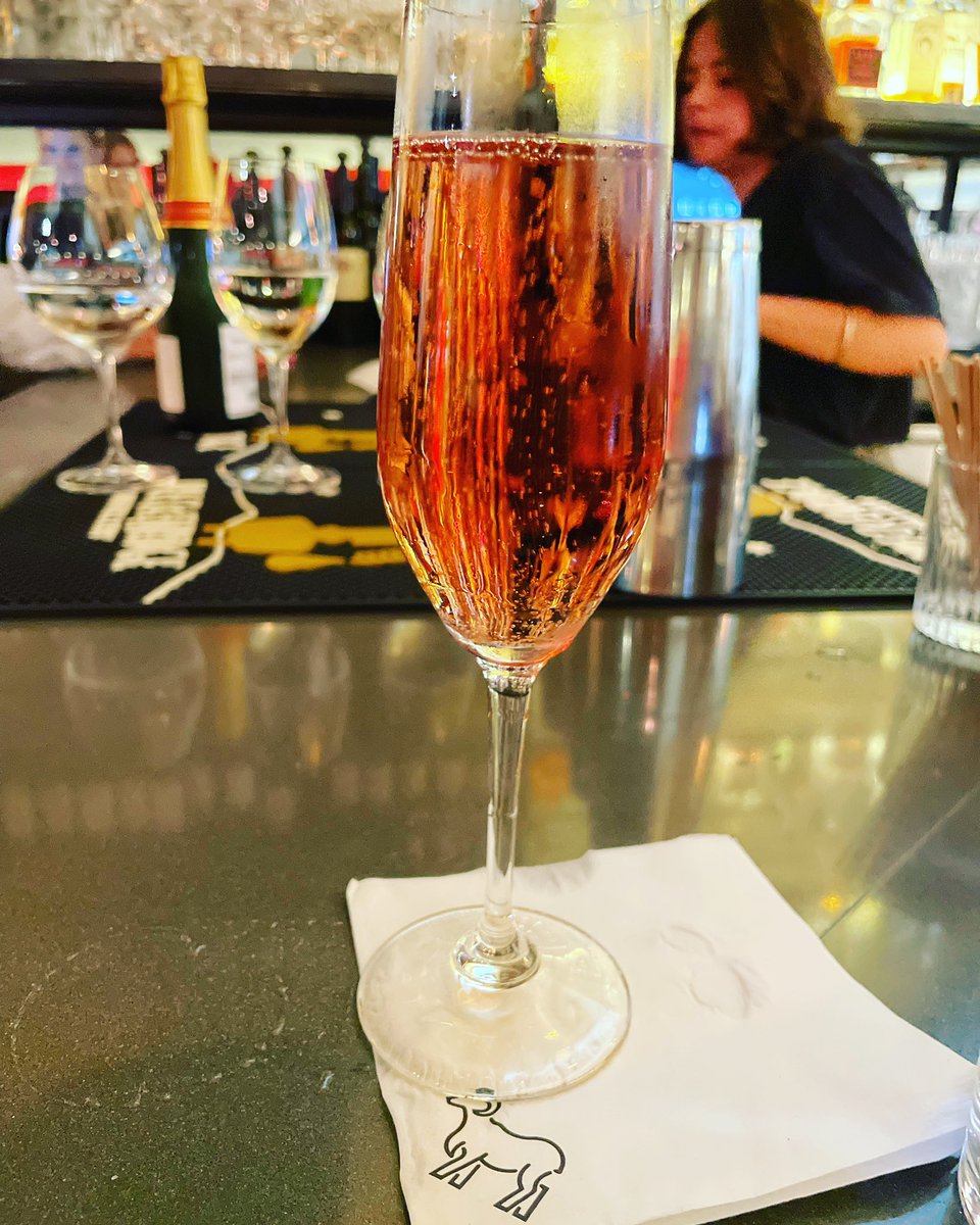 BlackbellyCO's tweet photo. Get over the hump with something pink or something that sparkles — well, preferably both 🥂💗🥂
#bubbly
#bubbles
#blackbelly
#lovepinkdrinks
#blackbellybar
#bar
#beverage https://t.co/luoDTGOvfp