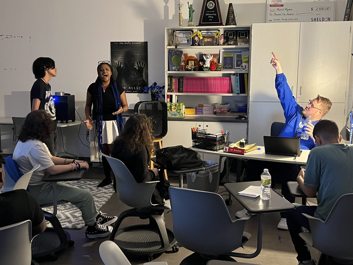 SheldonISDArts's tweet photo. My magical #SheldonFirstDay at @KingHSPanthers with the fine arts team continued into the afternoon! 16,000 steps and singing with both choir and theater later, I remain as appreciative as ever of my team and of @SheldonISD! #SheldonMagicalMoments https://t.co/pxiIUmyiXm