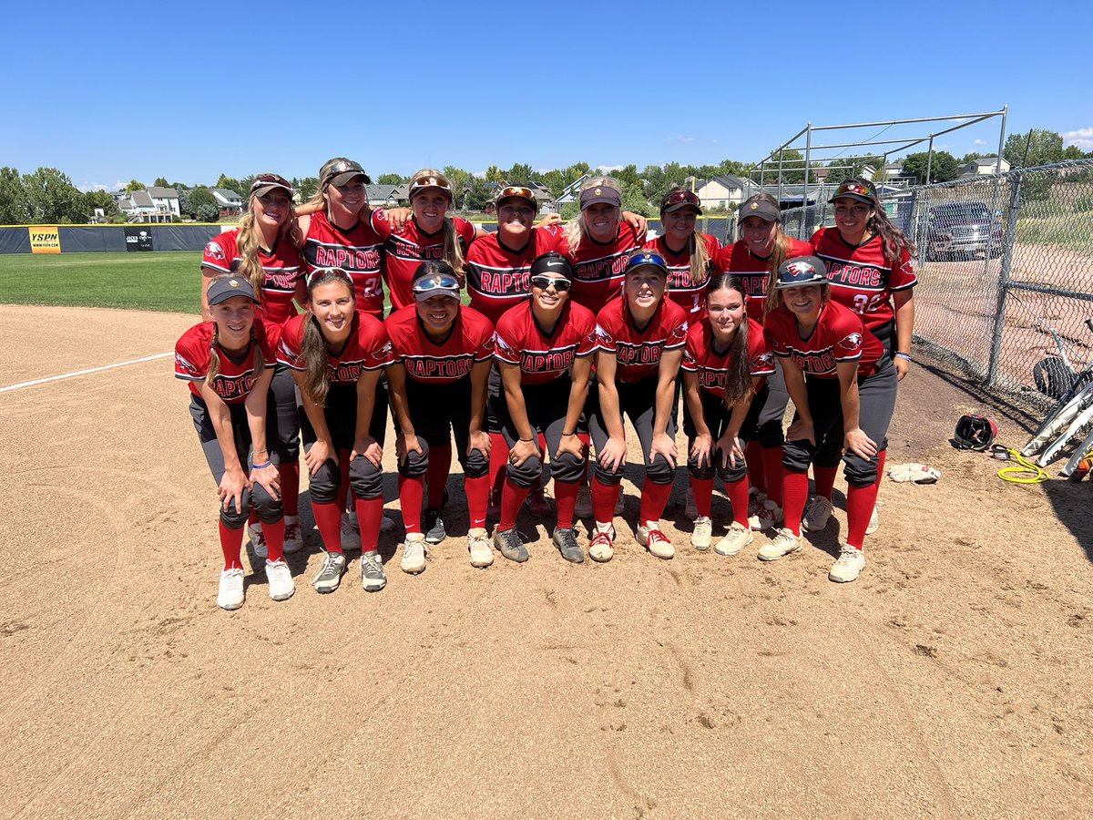 Sporting the new digs and looking sharp and ready to play!  Game one against Thunderridge. RAPTOR WHAT?!? RAPTOR BALL TIME.