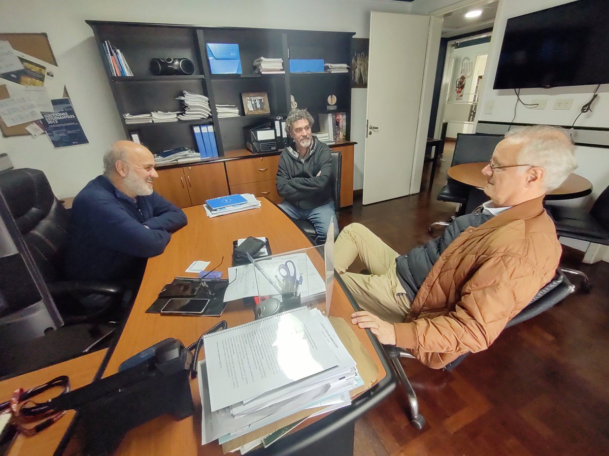 DrDanielGollan's tweet photo. Las universidades tienen nuevamente la oportunidad, como lo hicieron históricamente, de participar en la transformación del sistema sanitario argentino. En la @unimoreno, junto a #HugoAndrade y @etcheverry_jm, conversamos y debatimos qué salud queremos y se merecen lxs argentinxs https://t.co/WSBlVaPRUm