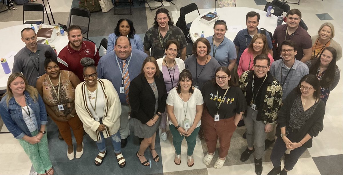 WHSPrin_WJCC's tweet photo. What a great day for a first day! The newest Lions showed up ready to get to work. It’s gonna be a great year! #OneVisionOneSchoolOnePride #WeAreWJCC @WarhillHigh https://t.co/UjCONKcQtC
