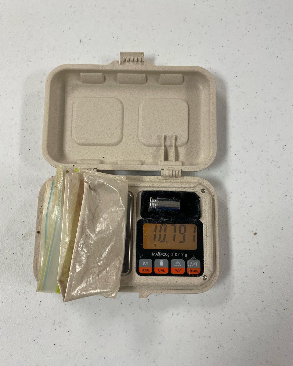 senecapd_sc's tweet photo. The Seneca PD Narcotics Unit executed a search warrant on 1st street today.  A Trafficking amount of Heroin was seized.  Thank you for keeping us safe. #RIW #SERVE https://t.co/JKSbJyCbdw