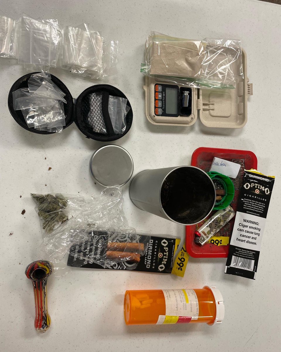 senecapd_sc's tweet photo. The Seneca PD Narcotics Unit executed a search warrant on 1st street today.  A Trafficking amount of Heroin was seized.  Thank you for keeping us safe. #RIW #SERVE https://t.co/JKSbJyCbdw