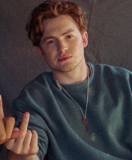 Ioverspring's tweet photo. KIT’S HAIR ..I NEED A MINUTE https://t.co/1UopO1LU0k