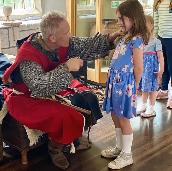 Pulling a tooth as the Knight of St John  in our #infirmary today in #Winchester 
#hystericalhistory #workshopsforschools #museumworkshops