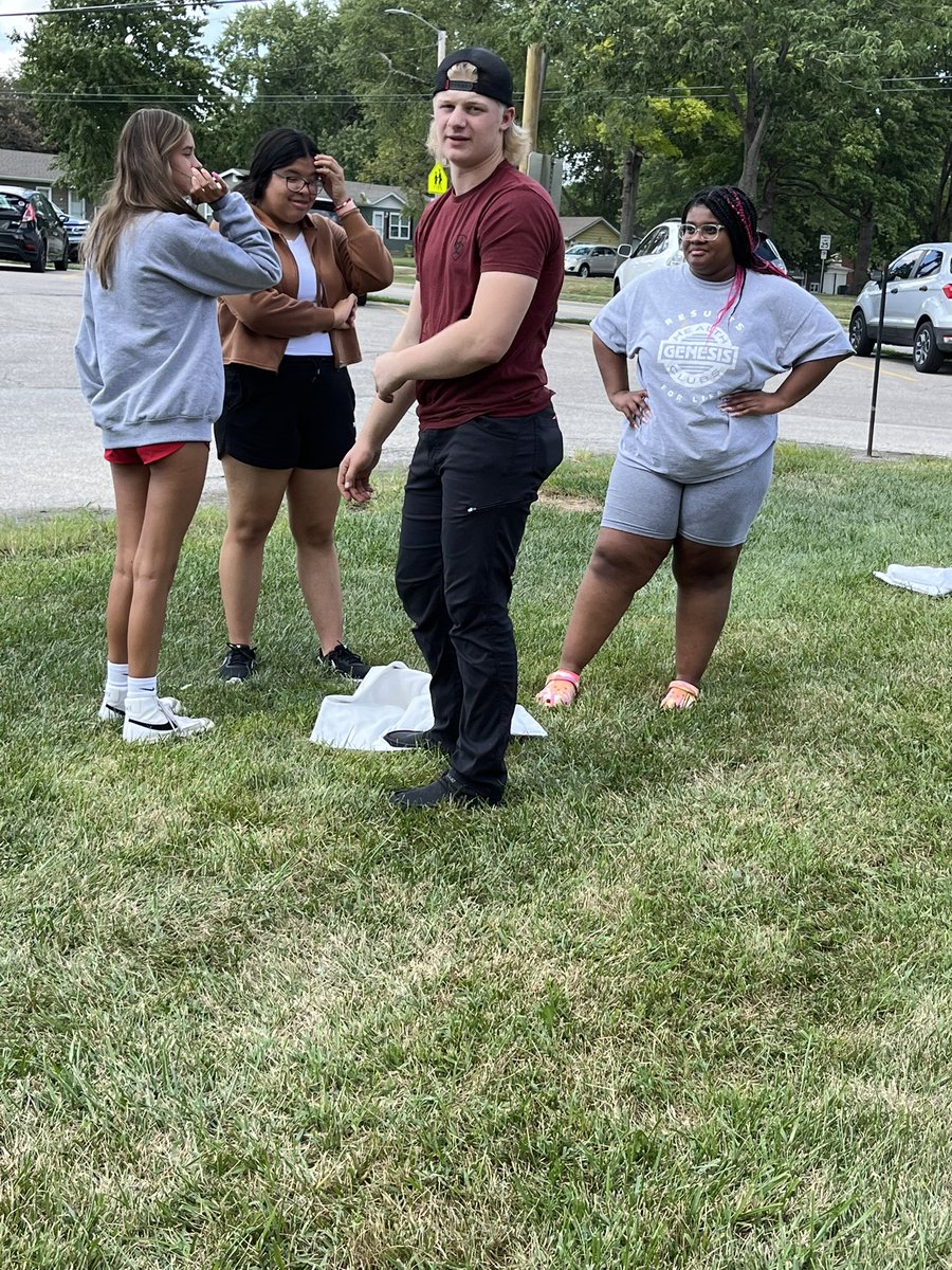 OATCElectronics's tweet photo. Afternoon team building at WDLC. Students making memories and working together for a common purpose. @OATCElectronics @RoadrunnersOATC https://t.co/rLRetBTMqS