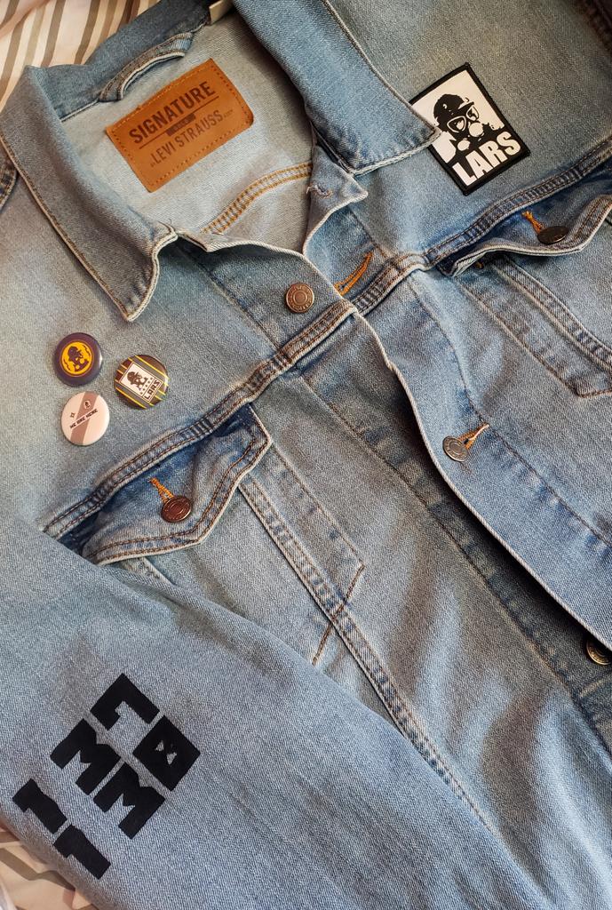 MsYellowArt's tweet photo. Some weeks back I pimped out this jacket for a long time Larser ๐๐โฝ๏ธ @LARiotSquad Wish I had more time to add more #MsYellow #DIY #LAGalaxy https://t.co/1rcwMeD08Y