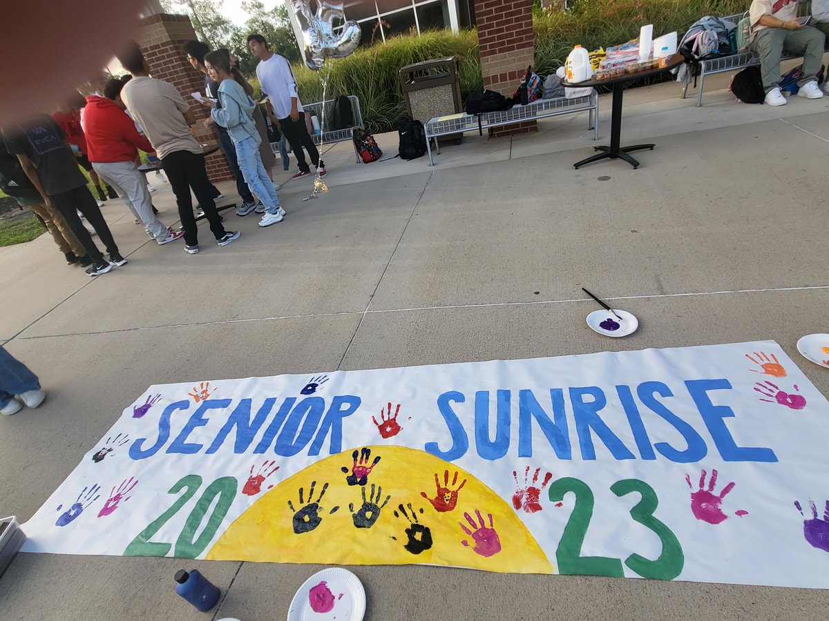 VictoryECHS's tweet photo. Last first day of school for the Class of 2023.  Senior Sunrise Victory style
@AldineISD @XMRaldine @MrsLopezdeSilva @rljeffery1 @TeachLikeaCEO @phylacc https://t.co/Wh2hyZXvPo