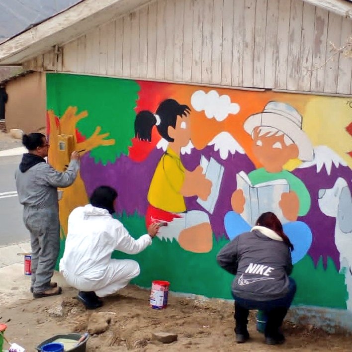 🔴 Las salidas sociocomunitarias contribuyen a los procesos de reinserción de los jóvenes, además de restablecer vínculos con la comunidad. Acá, jóvenes que optaron a beneficios del Centro Cerrado #LaSerena pintan mural en la biblioteca de Carén (Monte Patria) 

<a href="/rubengarciat_/">Rubén García Tapia</a>
