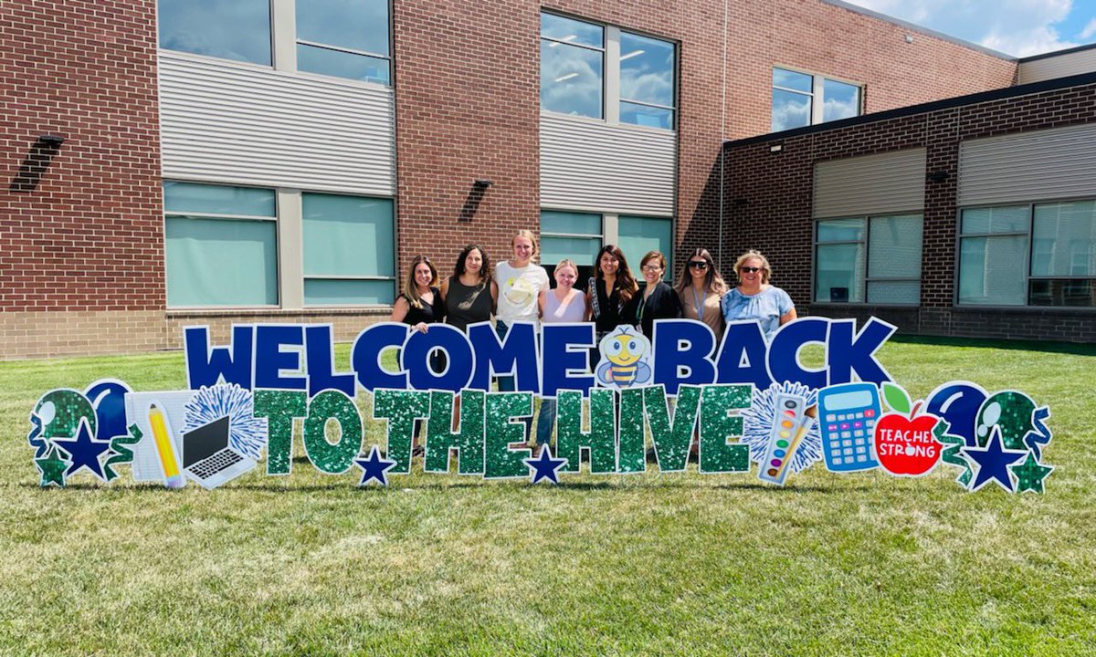 MrsKrauseVA's tweet photo. This amazing 3rd grade team is back together! Looking forward to a great year with this crew! @HovatterES https://t.co/deN8cERJoE