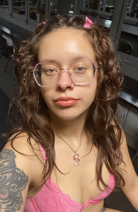 Im the cutest 🤓 https://t.co/goJxrABVhk<a href="/tag/curlyhair"class="tags"><span>#curlyhair</span></a><a href="/tag/latina"class="tags"><span>#latina</span></a><a href="/tag/ginger"class="tags"><span>#ginger</span></a><a href="/tag/joint"class="tags"><span>#joint</span></a><a href="/tag/gingerhair"class="tags"><span>#gingerhair</span></a>