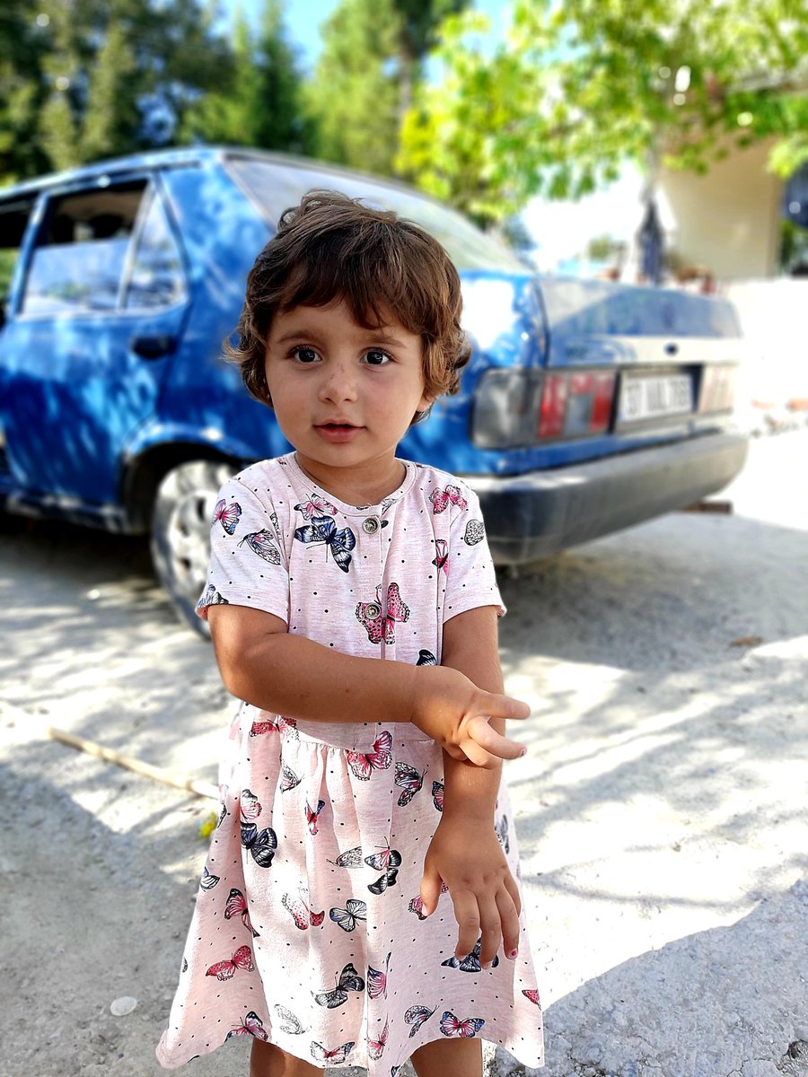 Ve bazen bir çocuk dur seni hayatta tutan .