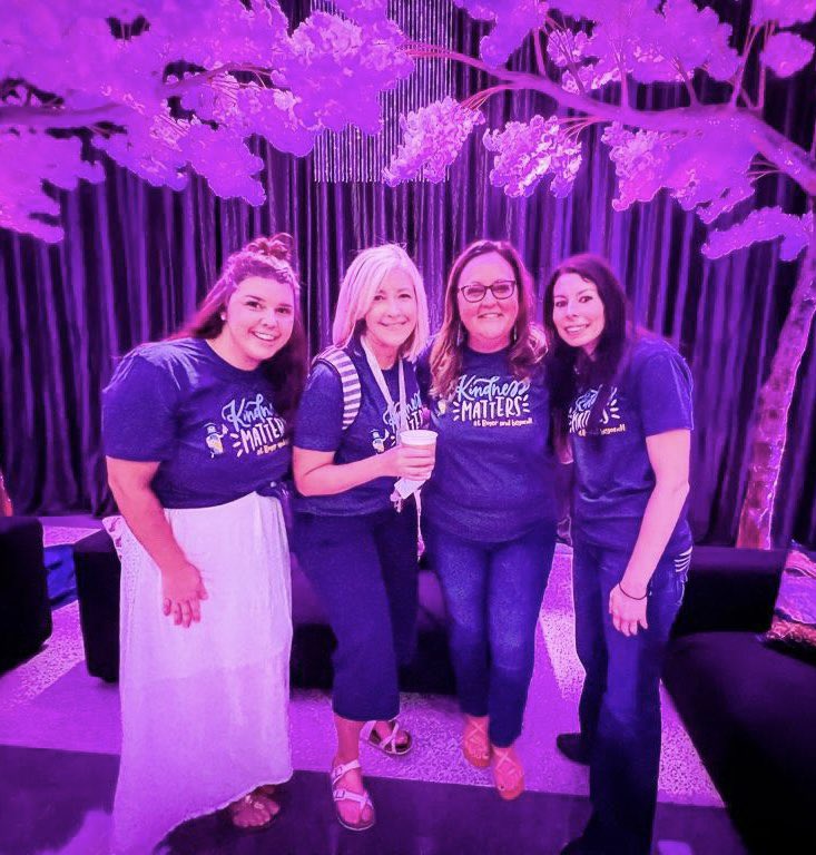 sr17mom's tweet photo. #CCSRISE2022 @CabCoSchools #BeaconsShineBrighter  Boger Kindergarten team had a great day gearing up for the year with ALL the elementary schools! https://t.co/28GxtIHzYH