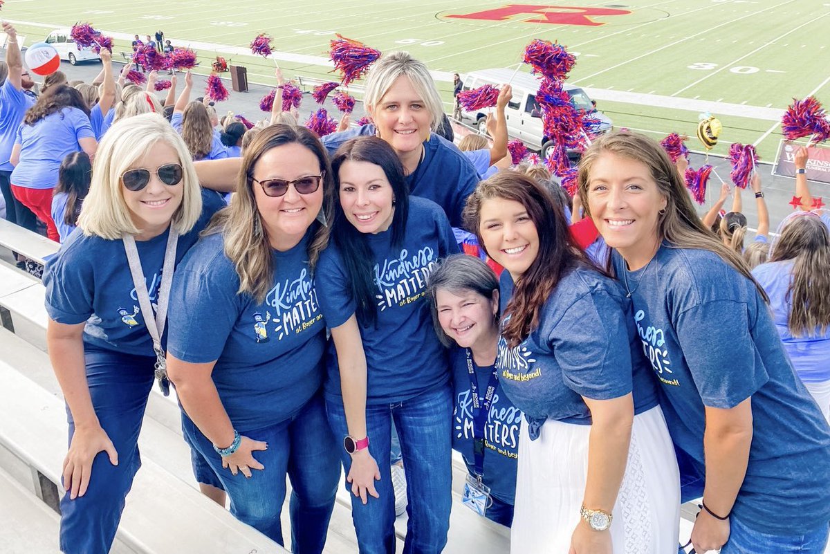 sr17mom's tweet photo. #CCSRISE2022 @CabCoSchools #BeaconsShineBrighter  Boger Kindergarten team had a great day gearing up for the year with ALL the elementary schools! https://t.co/28GxtIHzYH
