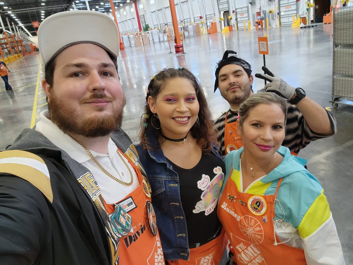 angelicaacabeo1's tweet photo. This month MIB took us back to the 90’s @DDecespedes @FrancesSalgado5 @LauraAlvarez190 @jordana_kenia @paublomarichal @BacklinLisa @LiliancyG_ @morales_norilyn @mayer_brian @g_alvarez007 #dalemiami #backtothe90 #90s https://t.co/uNNp2s4DmX