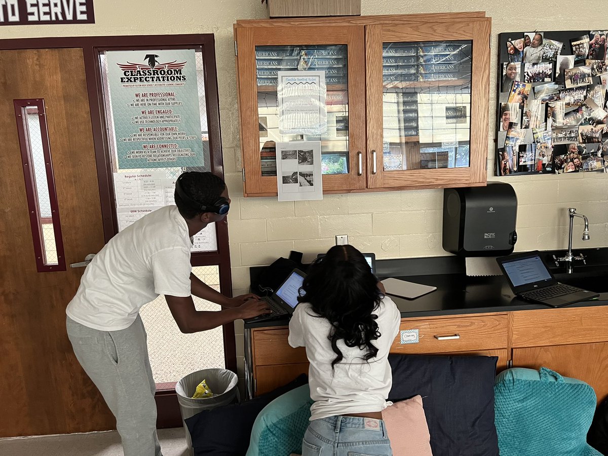 MsBruceFulton's tweet photo. The kids loved leaning about the Wild West today! They did a great job with their gallery walk analyzing primary sources. https://t.co/TTJF6j7RZd