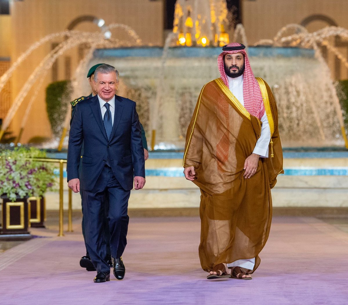 spagov's tweet photo. سمو #ولي_العهد يستقبل في قصر السلام بجدة فخامة رئيس جمهورية #أوزبكستان ويقيم مراسم استقبال رسمية لفخامته.
#الرئيس_الأوزبكي_في_جدة
#واس https://t.co/tEZYaLwno9