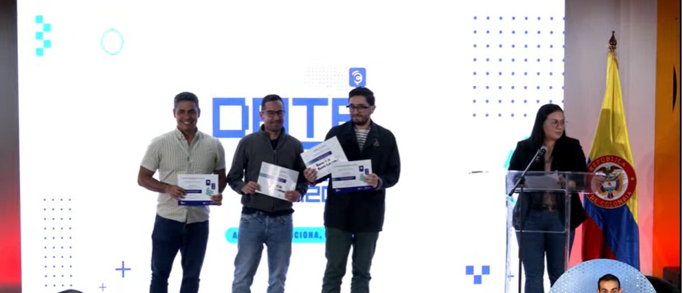 CRCCol's tweet photo. Para el segundo reto del #DataJamCRC2022 el primer puesto es para la propuesta ¿Cuáles son los patrones que permiten pronosticar la demanda de los servicios TIC en Colombia? Del  Semillero de Ciencia de Datos - @Poligran.  https://t.co/nIS0DVpMVg https://t.co/atsvmNU67q