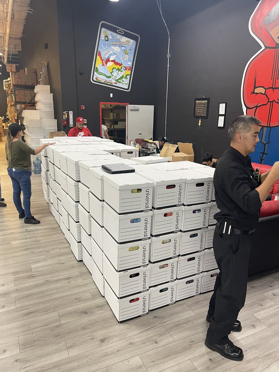 LAPDCARRANZA's tweet photo. Over $3 million in Cannabis products seized due to licensed tobacco location being prohibited from selling Cannabis products.
#CDTFA conducted this inspection due to complaints. #LAFD #LAPD #CCD & #GND investigators assisted. #Teamwork . Working in partnership to keep you safe! https://t.co/fEzOmpGSrw