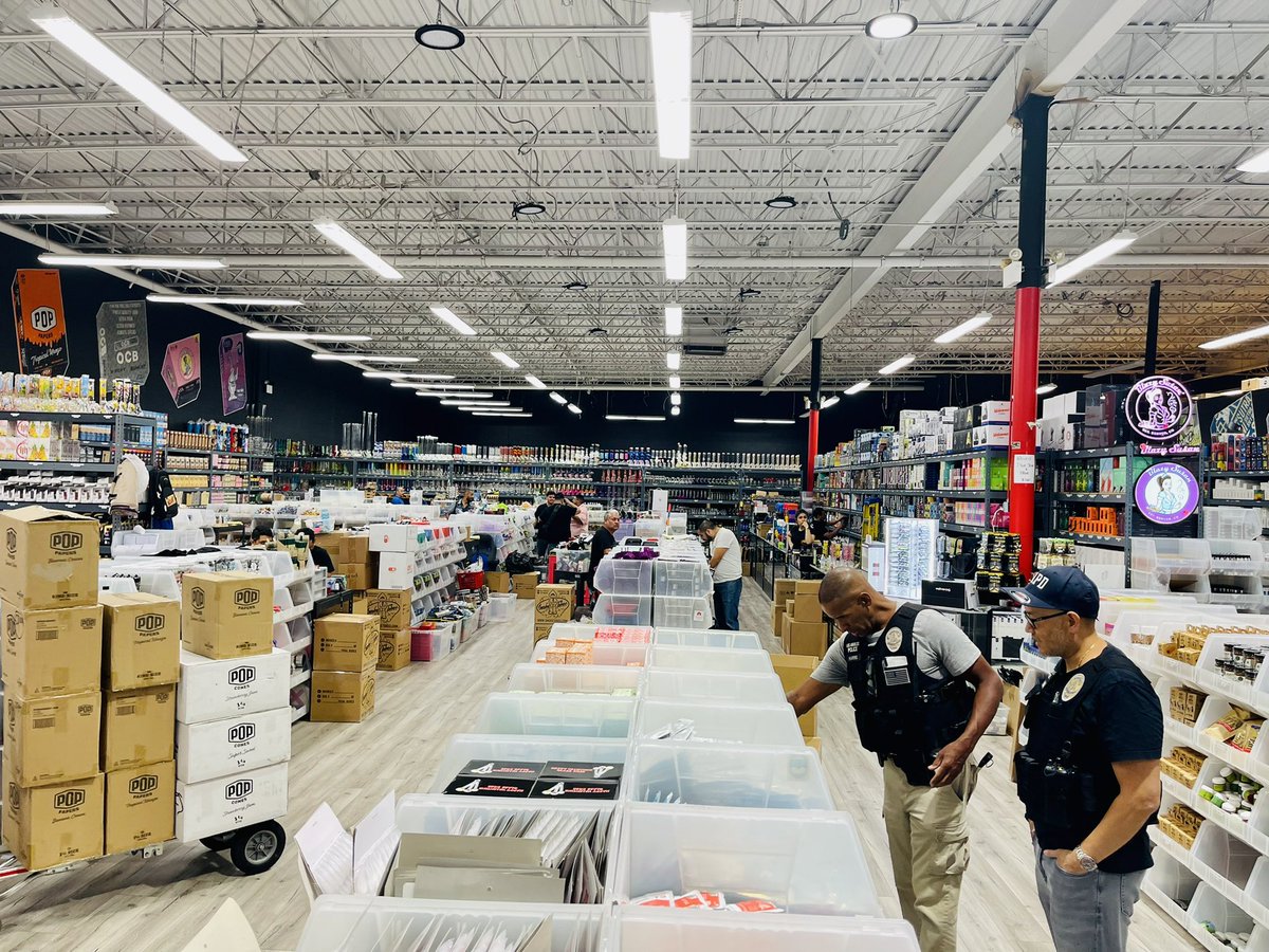 LAPDCARRANZA's tweet photo. Over $3 million in Cannabis products seized due to licensed tobacco location being prohibited from selling Cannabis products.
#CDTFA conducted this inspection due to complaints. #LAFD #LAPD #CCD & #GND investigators assisted. #Teamwork . Working in partnership to keep you safe! https://t.co/fEzOmpGSrw