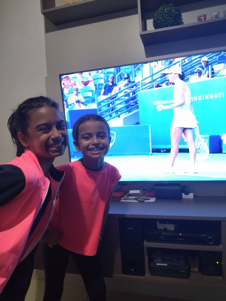 alinimaria's tweet photo. Ligadas na ESPN @sylviobastos63 
#TênisNaESPN https://t.co/Ak7sW4rmd3