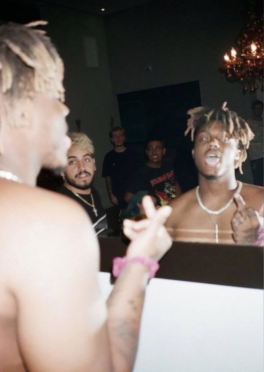 FallenLeaks's tweet photo. Rt if Juice WRLD’s music saved your life https://t.co/DANnh3I41s