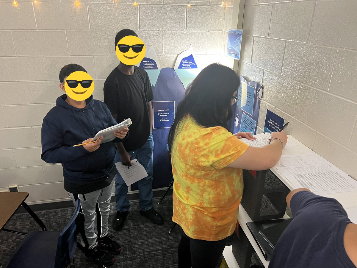 MsNelsonCJHS's tweet photo. Mapping elements today in World Geography by identifying key points on the global grid #worldgeography #centralspartans @KatinaRhodesCJH @CynthiaMorganH1 @BenjaminKirton1 @Mr_Mr_Mann https://t.co/buoWE3dtqT